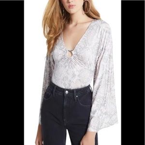 NWT Guess Printed Kimono Sleeve Bodysuit